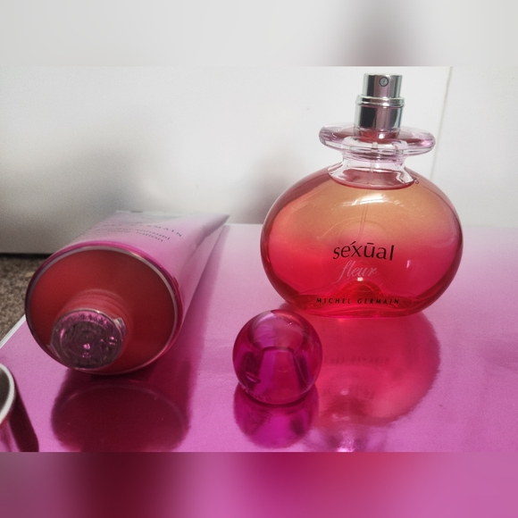 Sexual Fleur by Michel Germain Gift Set; 125ml / 4.2 fl.oz EDP + 10ml Parfum - Picture 8 of 10
